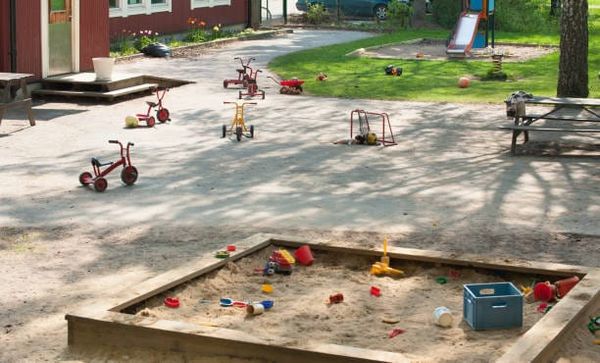 Sols pollués : l’État accélère les contrôles dans les écoles et crèches