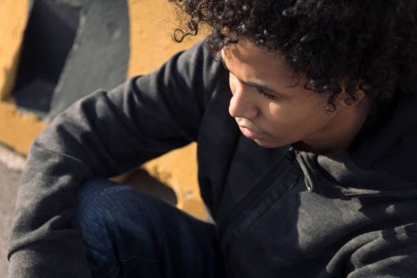 L’enfance en exil : les mineurs non accompagnés face au système français