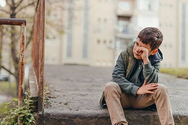 Pauvreté des enfants : la République sommée d’agir