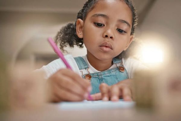 Outre-mer : un élève sur trois sans diplôme en Guyane, sept fois plus d’illettrisme à Mayotte