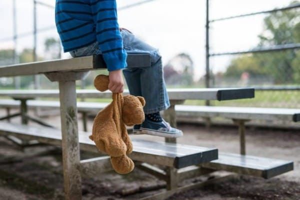 Crises politiques et budgets en baisse : les droits des enfants fragilisés