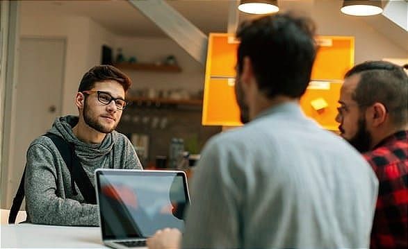 Contrat d’engagement jeune : quand l'accompagnement devient contrôle