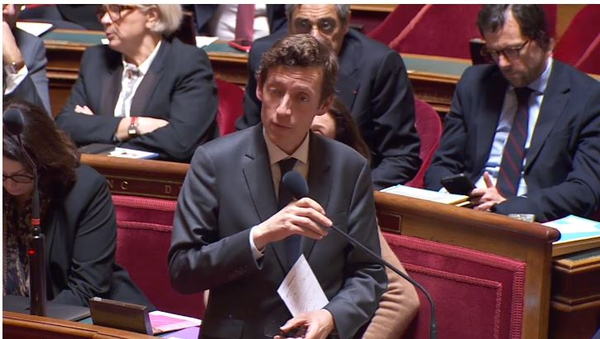 « Oui, il y a un processus en gestation pour créer un statut d’AESH », déclare Édouard Geffray