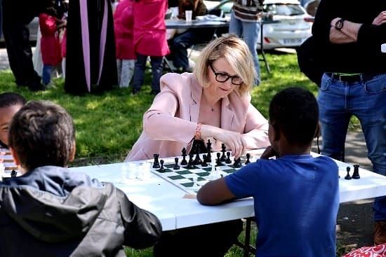 Violences, trafics, rixes : comment la stratégie nationale 2026-2030 veut agir sur la délinquance des mineurs