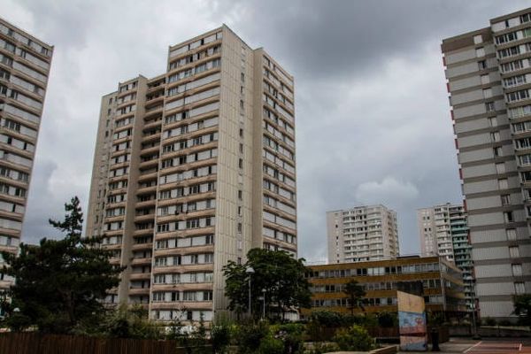 « Un tout petit monde à l'influence démesurée » : dans les quartiers prioritaires, 5 % des garçons suffisent à faire la loi