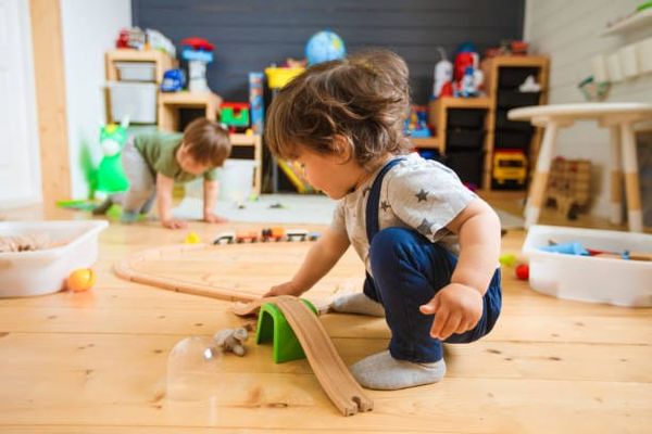Service public de la petite enfance : après le Sénat, l’Assemblée nationale étend la compensation financière à toutes les communes
