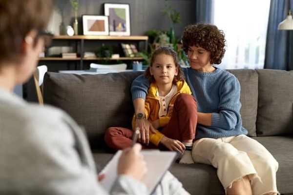 Parentalité et protection de l’enfance : le HCFEA plaide pour « l’épaulement » des familles