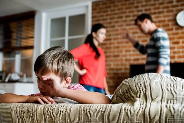 L'autorité parentale du parent harceleur peut être retirée sans demande du parent victime