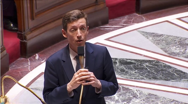 Précarité, statut, PAS : les AESH portent leur colère à l’Assemblée nationale