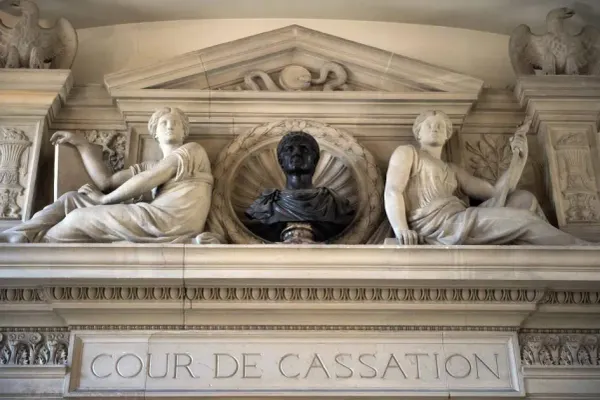 Délégation d’autorité parentale : l’ASE face à l’obligation d’informer le mineur