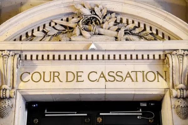 Assistance éducative : la rétention d'un mineur à l'étranger ne suspend pas la compétence du juge des enfants