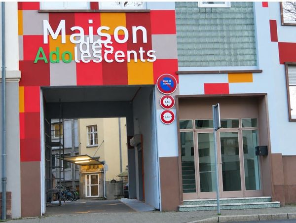 Maisons des adolescents : 103 000 jeunes accompagnés en 2025, des délais qui s’allongent