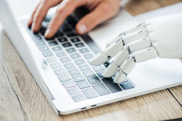 IA et travail social : cinq garde-fous venus du terrain