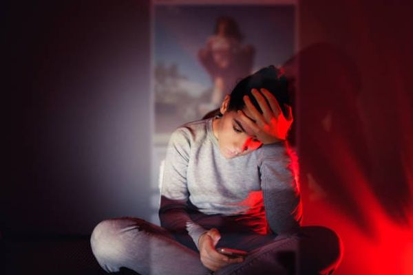 Sextorsion : une campagne contre le chantage aux images intimes