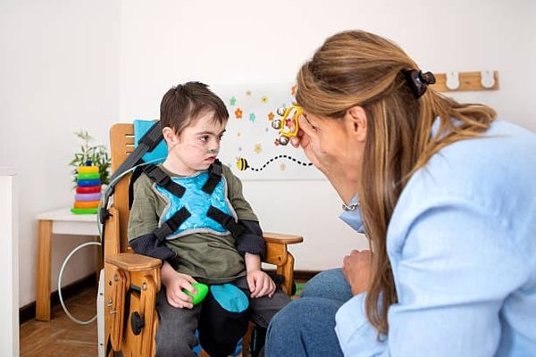 Attestation d’honorabilité : quelles démarches pour les employeurs dans le champ de l’enfance handicapée ?