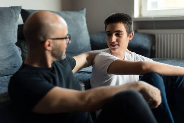 Métiers socio-éducatifs : recruter reste difficile, fidéliser devient crucial