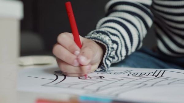 Le dessin peut‑il révéler qu’un enfant est victime d’abus sexuels ? Ce que disent vraiment les recherches