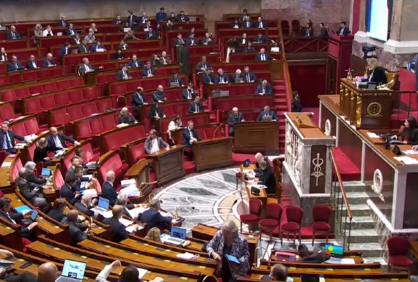 PLF 2027 : 800 M€ pour les jeunes majeurs de l’ASE « laissés à eux-mêmes »