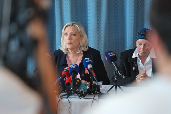 Protection de l’enfance : Marine Le Pen veut que l’État reprenne « intégralement la main »