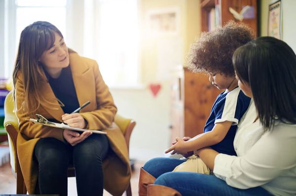 Placement éducatif à domicile : la CNAPE relève « un risque de perte de protection pour certains enfants »
