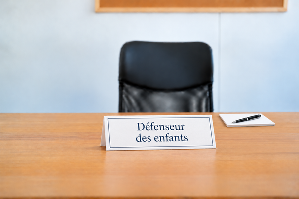 « Un désintérêt des pouvoirs publics » : professionnels et élus pressent le Premier ministre de nommer un Défenseur des enfants
