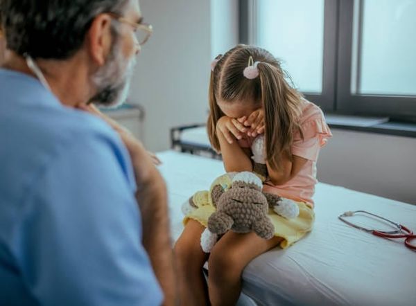 Violences sur mineurs : les soignants bientôt tenus de signaler