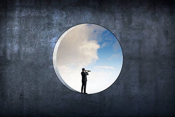 Protection de l'enfance en 2035 : quatre futurs pour sortir de l'impasse, ou s'y enfoncer