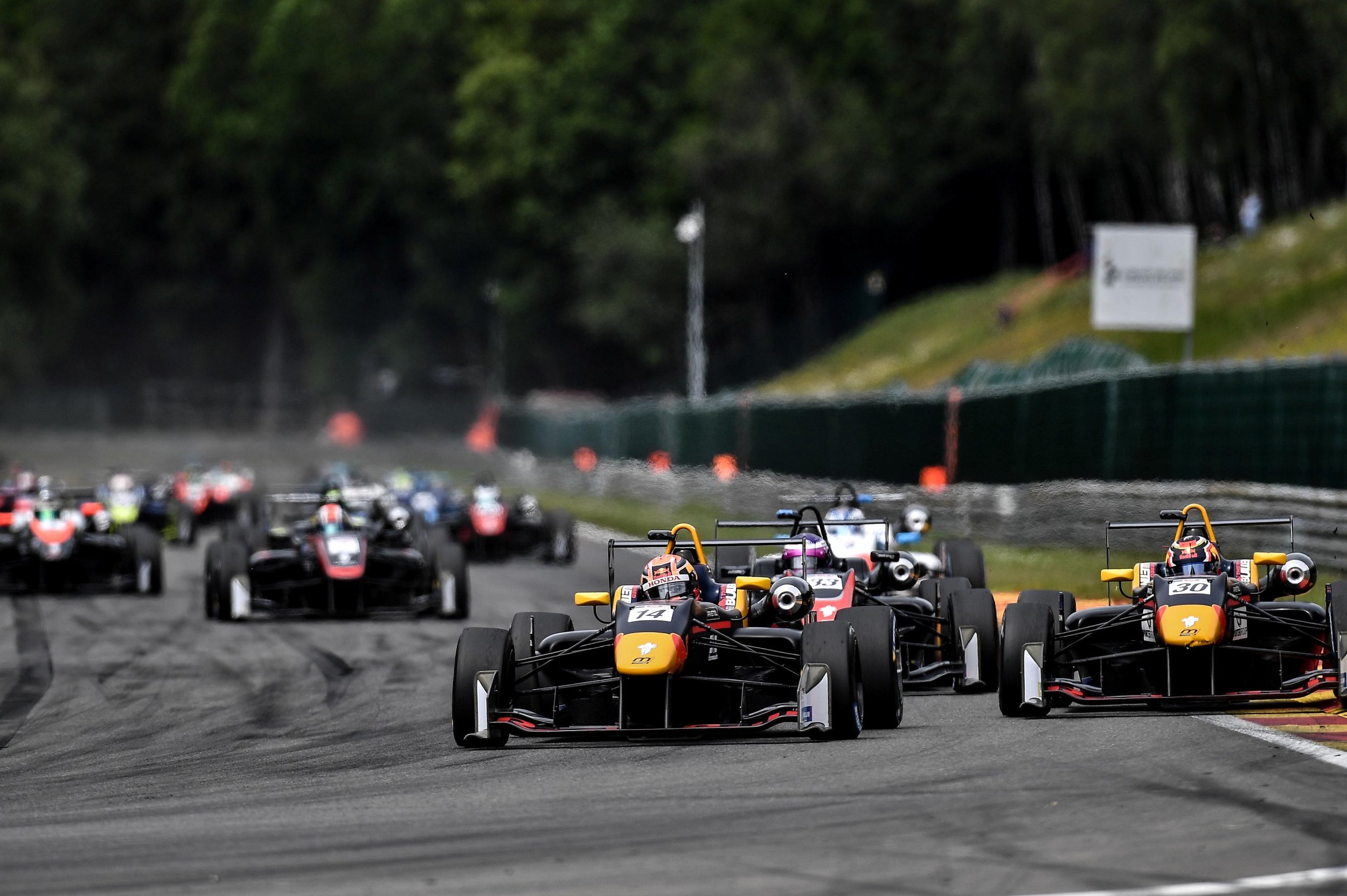 19-15 Start Race 2.jpg