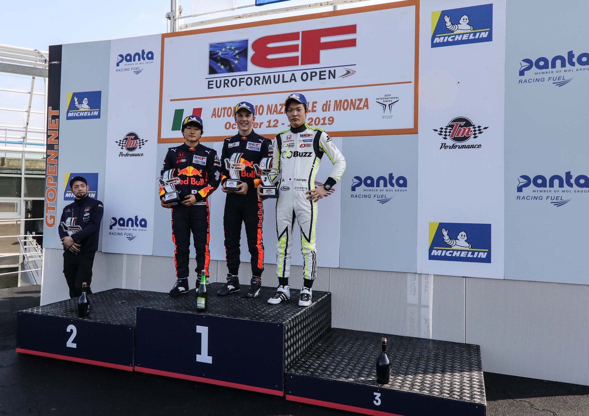 19-31 Podium Race 2.jpg