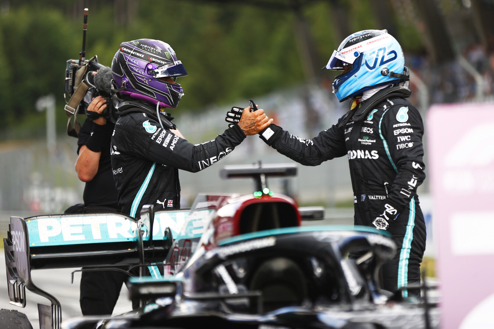 Lewis Hamilton and Valtteri Bottas after the Styrian Grand Prix. (LAT Images)