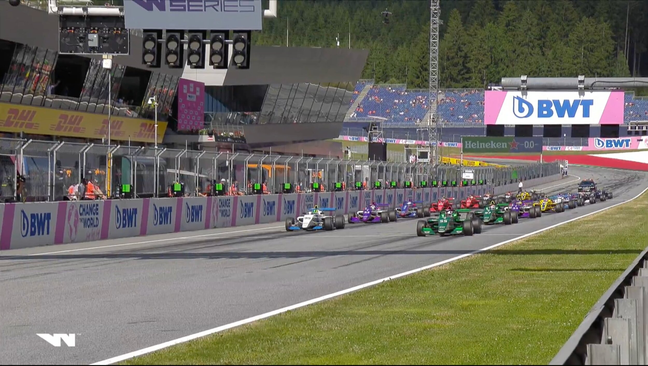 Jamie Chadwick leads the field away from the start at the Red Bull Ring. (WSeriesRacing)