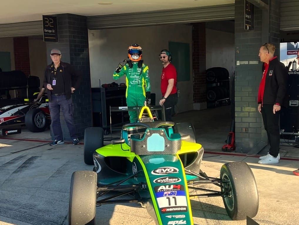 Isaac McNeill holds off Noah Killion to take AU4 race three in Sydney