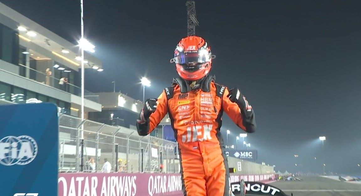 Richard Verschoor wins frantic Qatar F2 sprint