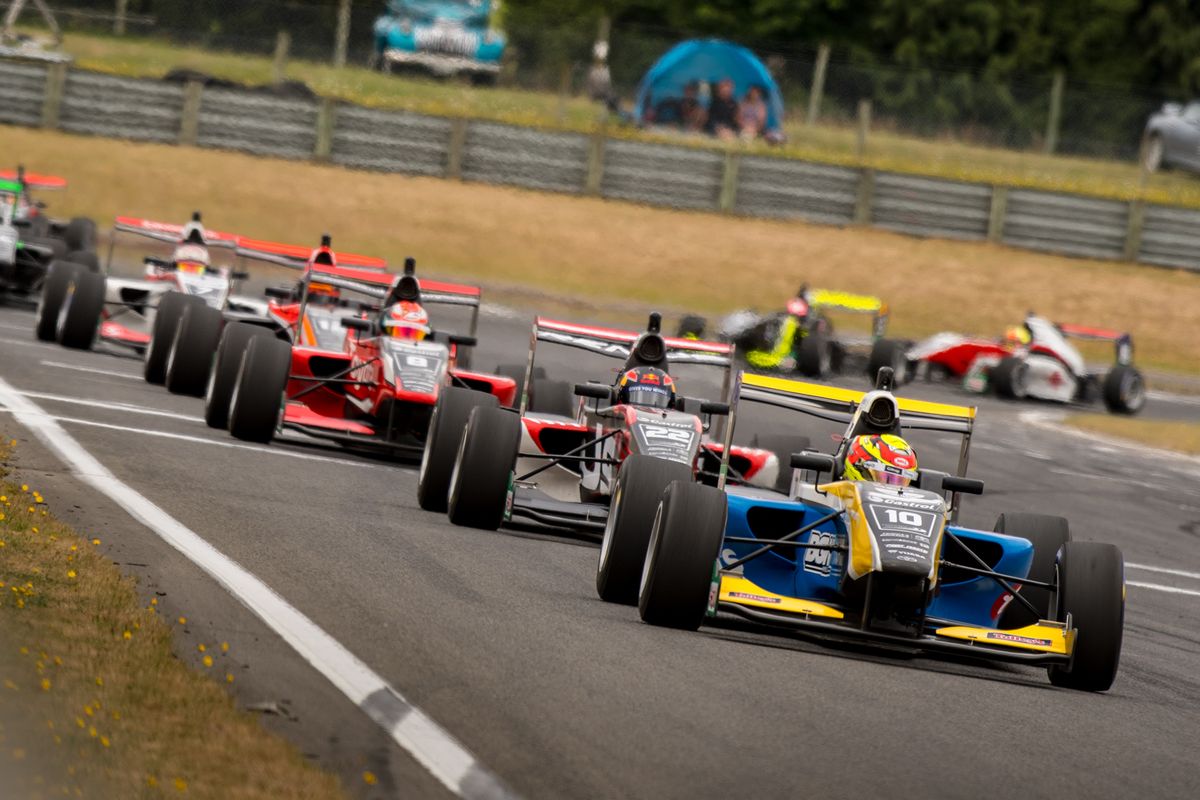 Liam Lawson leads lights-to-flag in rescheduled Toyota Racing Series feature race