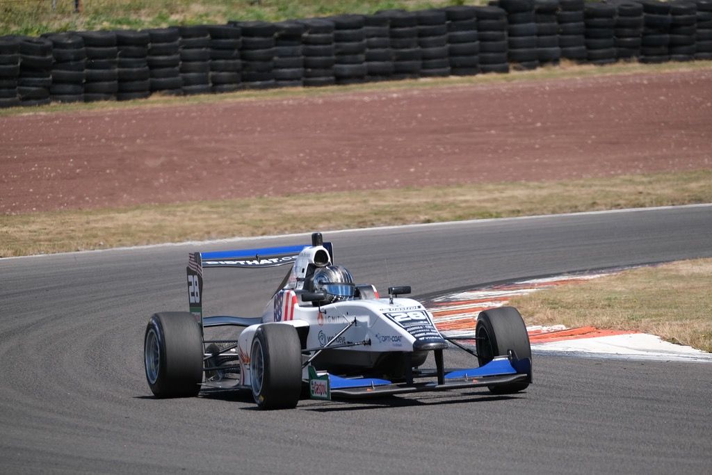 Cameron Das wins in Manfeild as the stage is set for New Zealand Grand Prix
