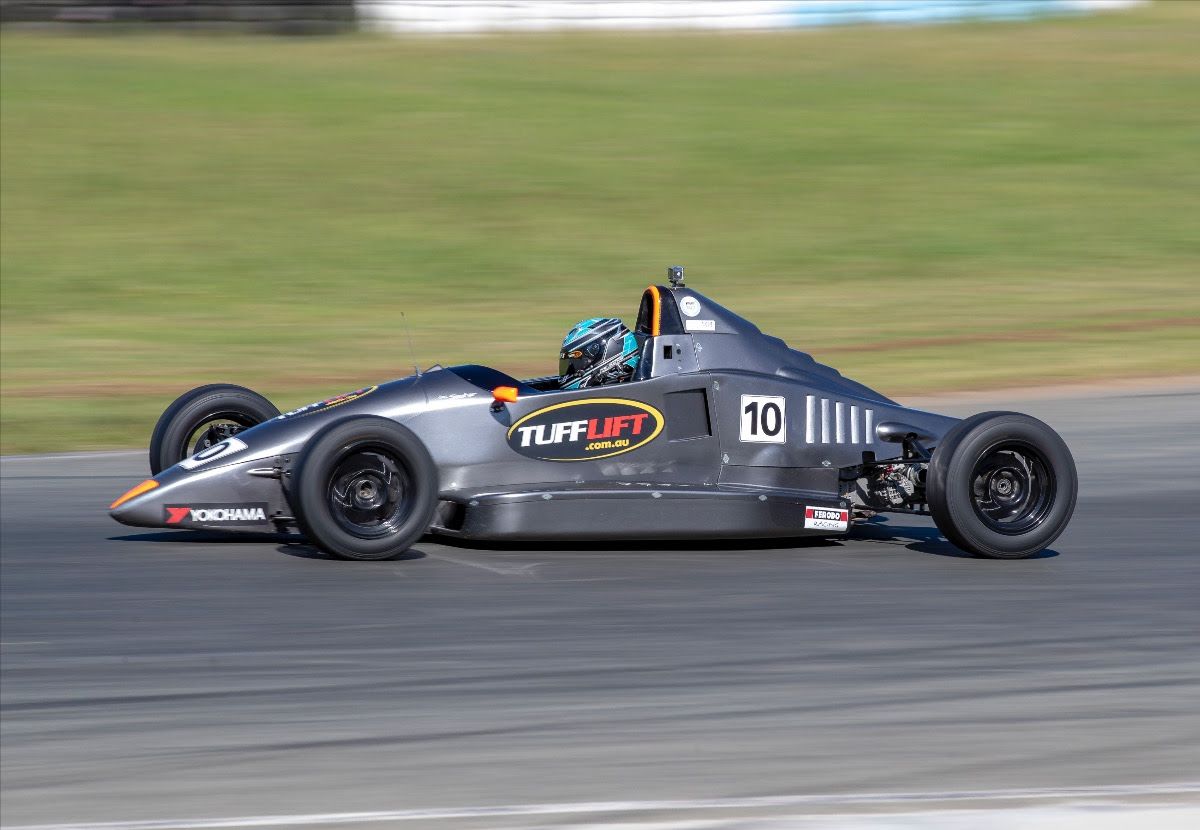Zac Soutar takes Formula Ford round victory as his championship rivals collide in Ipswich