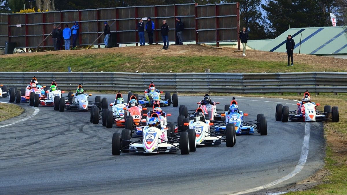 Angelo Mouzouris one step closer to Formula Ford title after Wakefield Park round victory