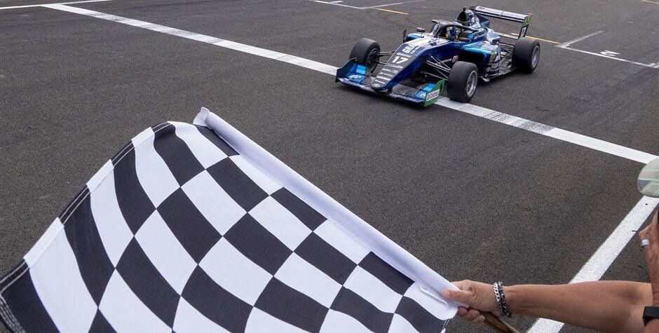 Sixteen New Zealanders to contest New Zealand Grand Prix in "race of champions"