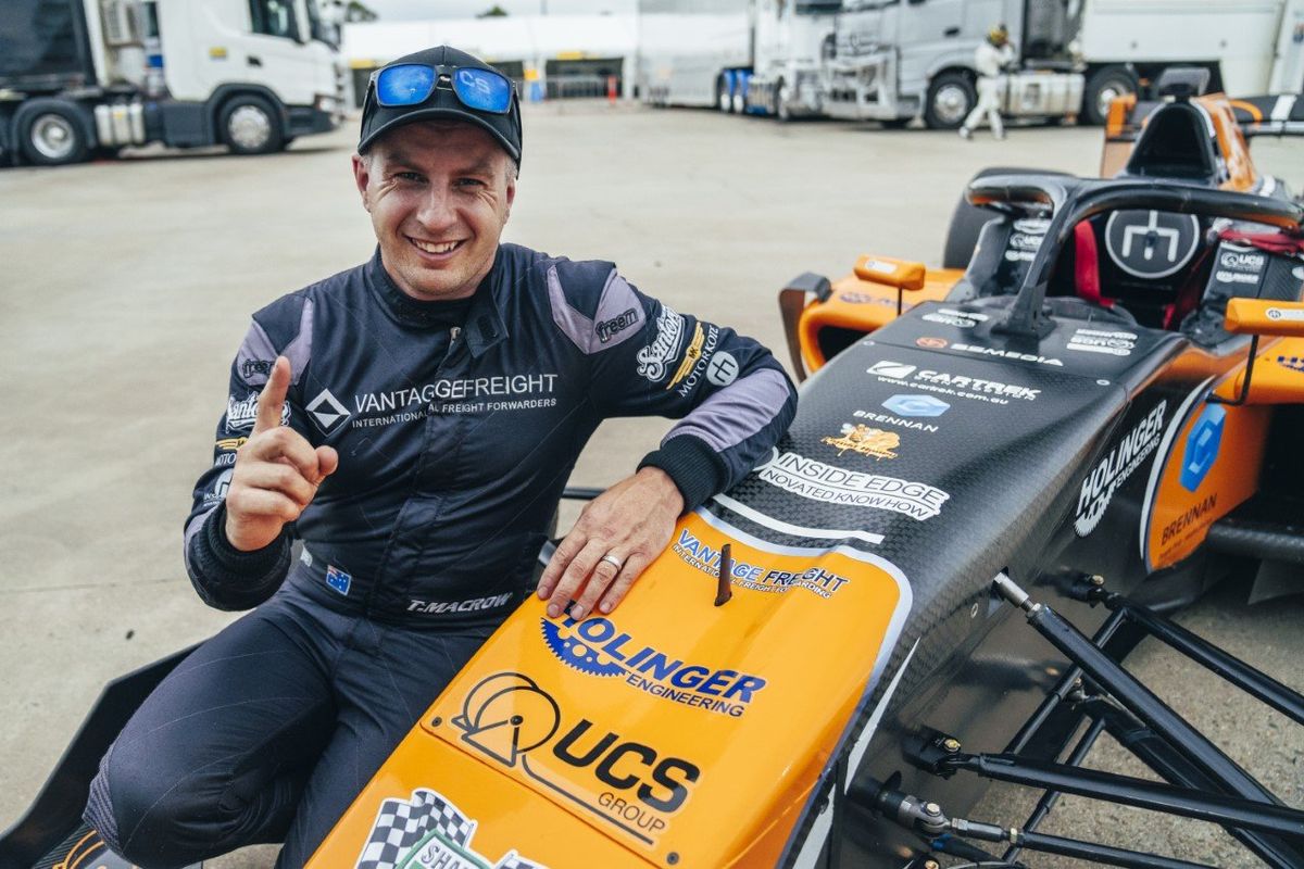 Tim Macrow sets early Tasman Series pace with pole in Sydney