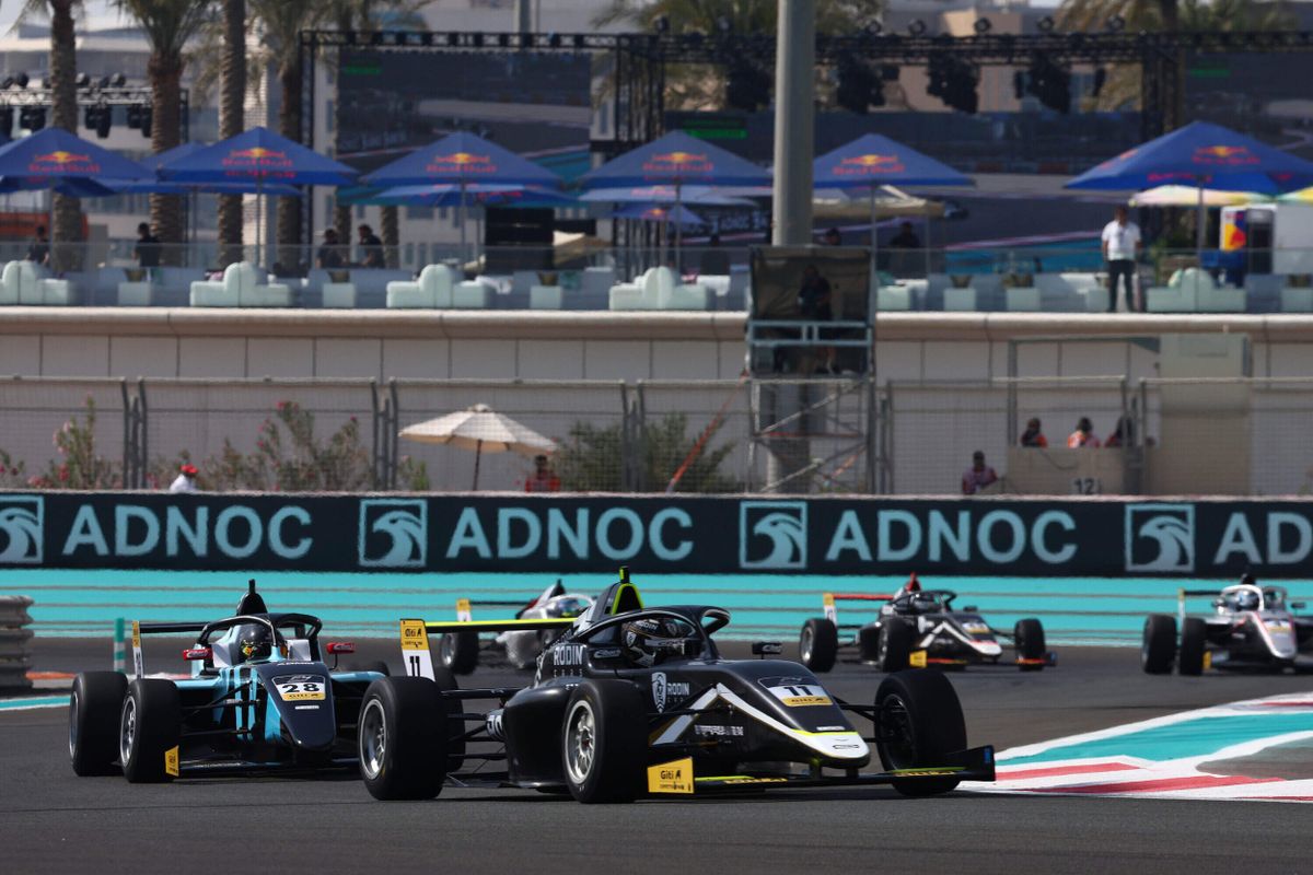Aussies headline thirty-car grid for UAE Formula 4