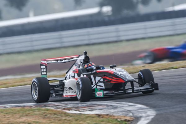 Lucas Auer wins in Taupo as Toyota Racing Series championship rivals struggle