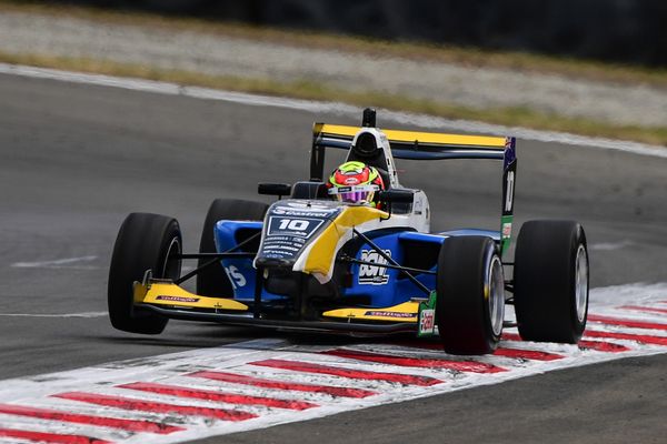 Liam Lawson takes pole for Toyota Racing Series race one at Manfeild