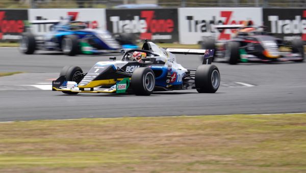 Liam Lawson has perfect start to Toyota Racing Series weekend in Pukekohe