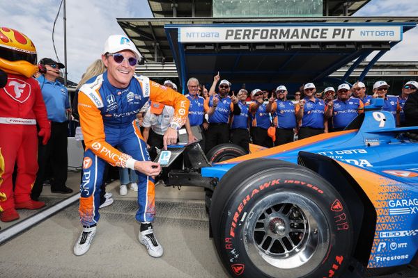 Scott Dixon takes fifth Indy 500 pole position with record speed