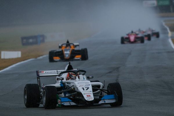 Callum Hedge storms through the FR Oceania field to win at Teretonga