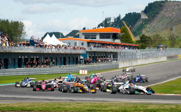 Callum Hedge regains FR Oceania lead with two races to go