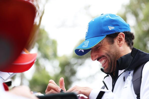 New power unit for Daniel Ricciardo at Australian Grand Prix