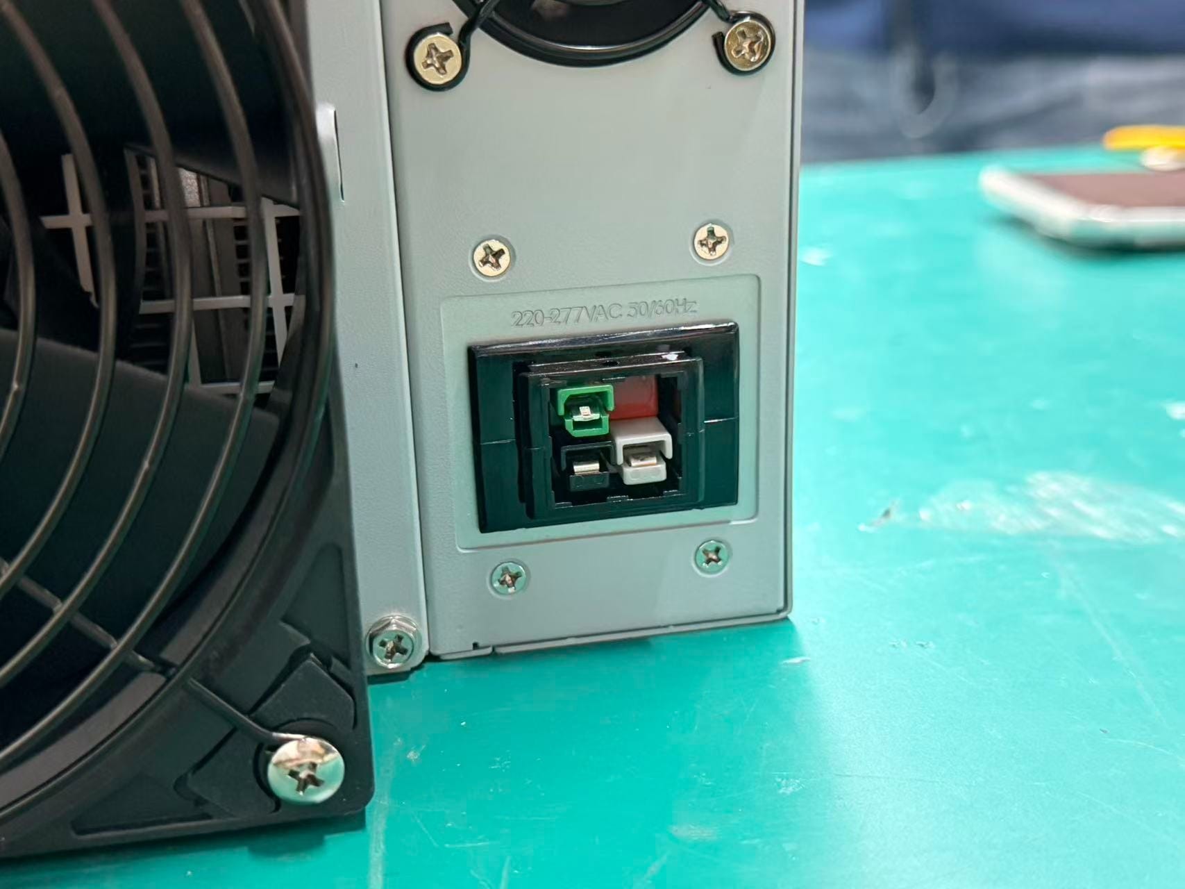 Avalon A16 Series power supply unit PowerPole 4-pin receptacle