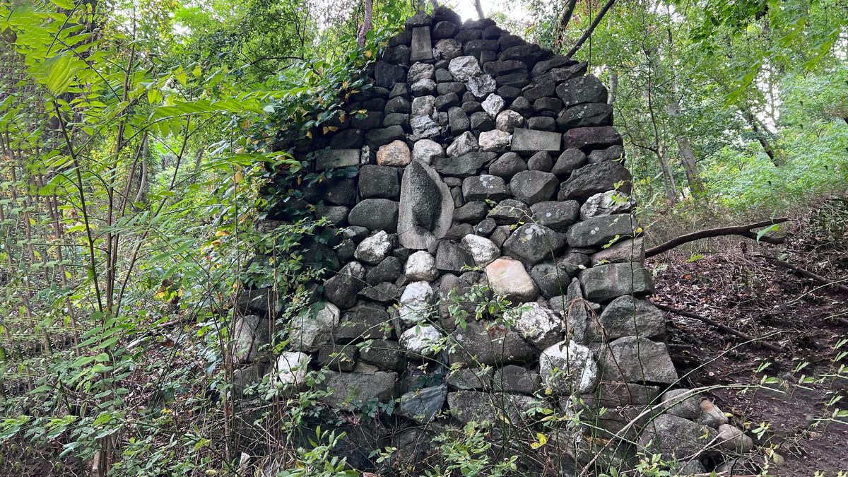 Stone monument marks ‘Camp Lookout’ and signs of early 20th century suburban development
