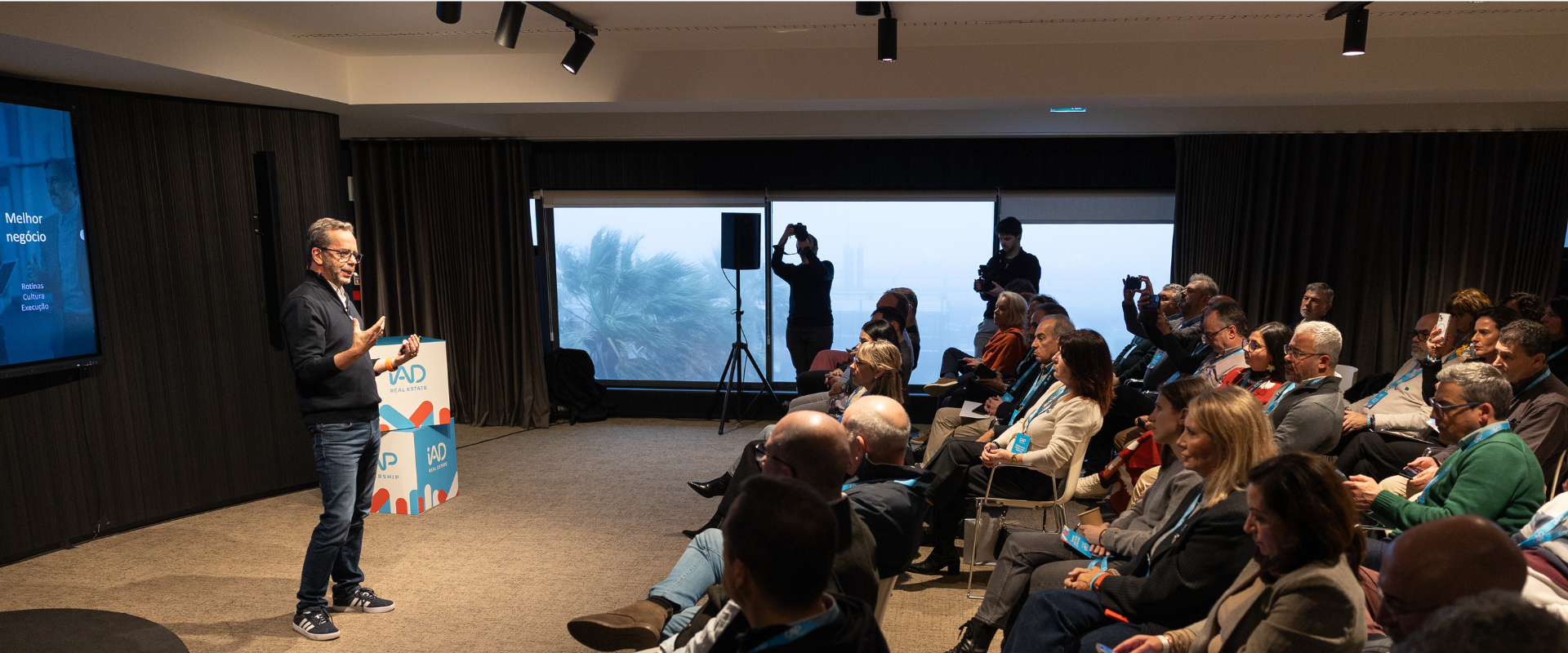 Palestras sobre liderança, gestão, execução e inteligência artificial